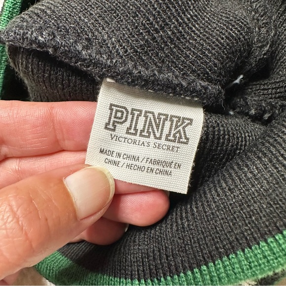 NWOT PINK VS Logo Holiday Pom Beanie Black Women’s OS - Picture 5 of 7